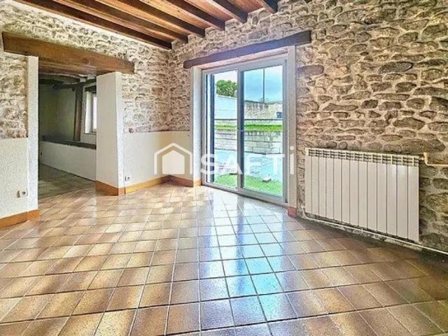 Une maison chaleureuse avec jardin clos et grange