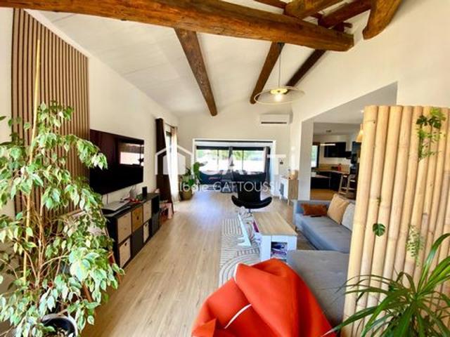 Une maison chaleureuse, rénovée avec soin, au calme et à quelques minutes de tout