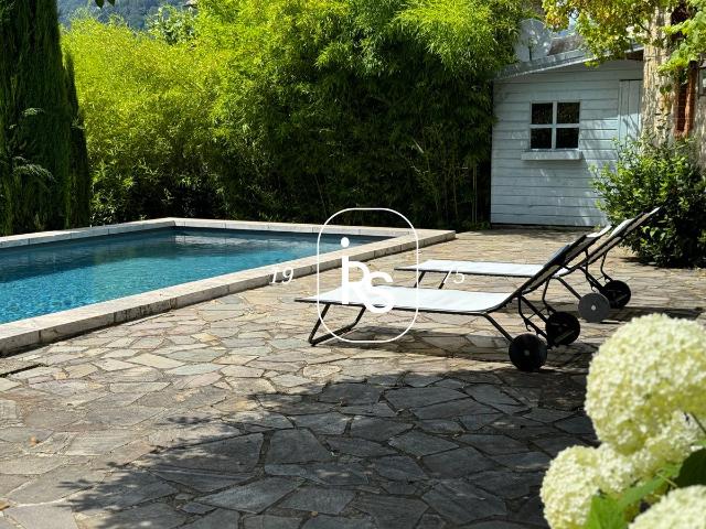 Une maison de Maître du 19ème de 219 m2 avec un parc dev1934. 219m² Vals les Bains