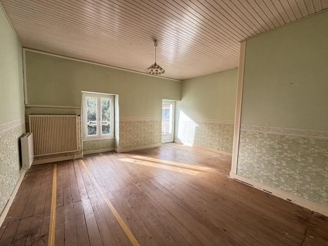 Une maison de caractère avec potentiel d'agrandissement, jardin attenant et garages