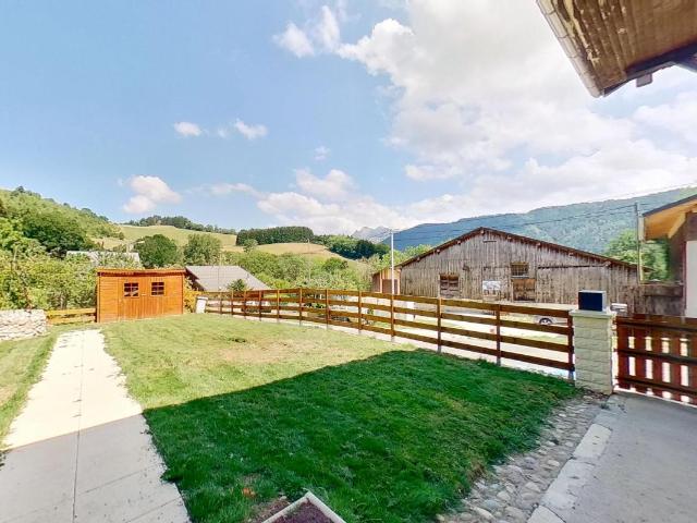 Une maison de caractère magnifiquement rénovée avec studio indépendant et vue sur les montagnes