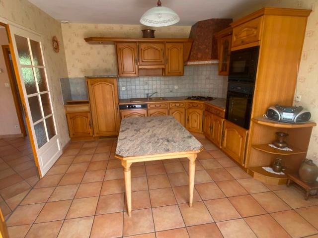 Une maison de plain pied de 97 m², 2 chambres sur 1400m² de terrain