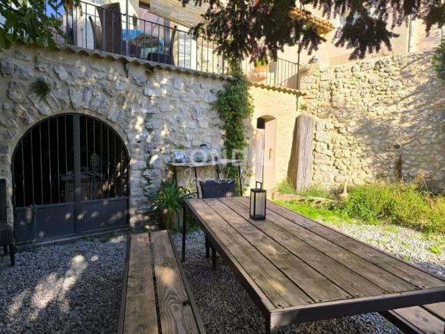 Une maison de village au coeur du Luberon, au calme et pleine