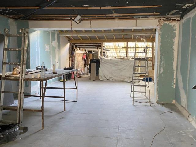 Une Maison De Ville A Construire Ou Un Espace Professionnel. 340m² Paris 16ème