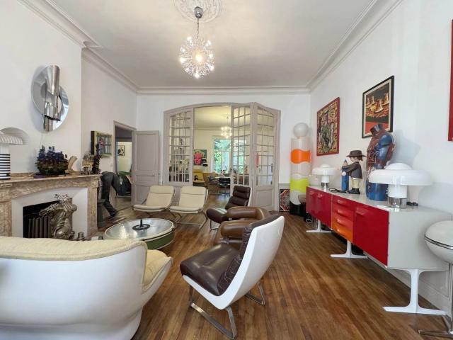 Une maison de ville de standing, avec son parc paysagé privé. 424m² Carcassonne