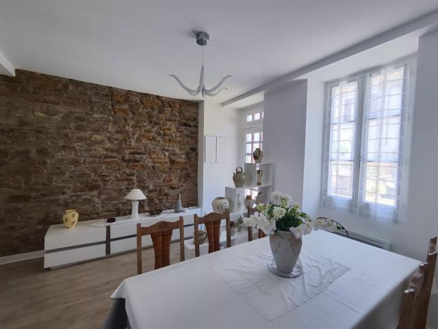 Une maison de ville des années 1900 entièrement rénovée 77m² Salies de Béarn