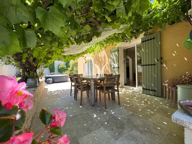 Une maison familiale rénovée avec piscine, jardin et deux ch. 145m² Châteauneuf de Gadagne