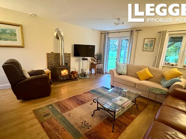 Une maison impeccablement présentée de 4 chambres dans un cadre idyllique. Peu d'entretien