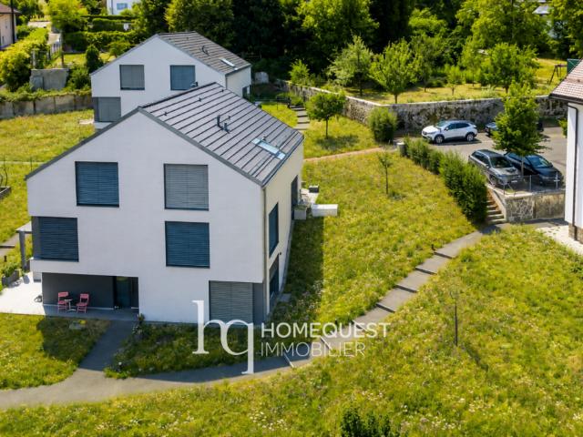 Une maison jumelle contemporaine, lumineuse et particulièrement polyvalente