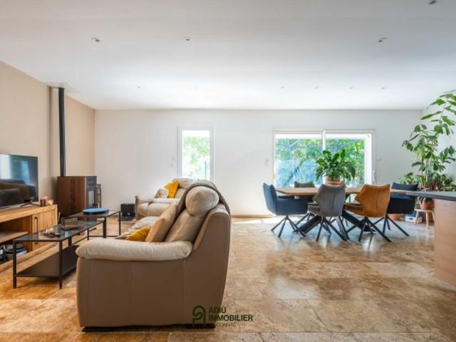 Une maison pleine de charme de 84 m² avec rénovation contemporaine et terrain piscinable à seulement 20 minutes d'Uzès