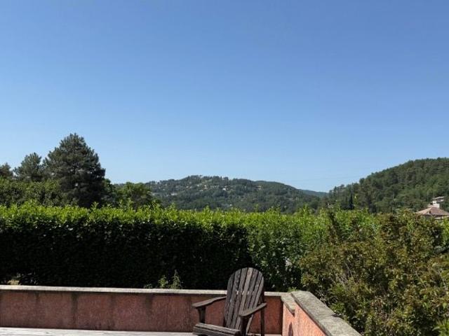 « Une maison pour vivre au calme, au vert et au bord de la p. 90m² Ucel