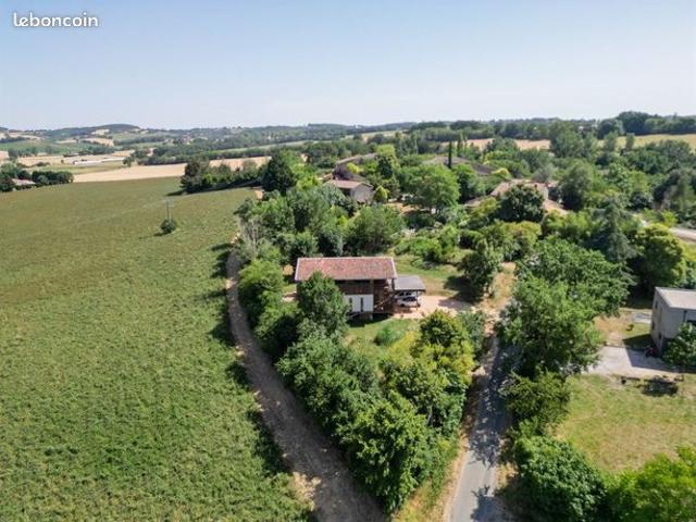 Une maison qui produit plus qu’elle ne consomme. Un refuge pensé pour demain