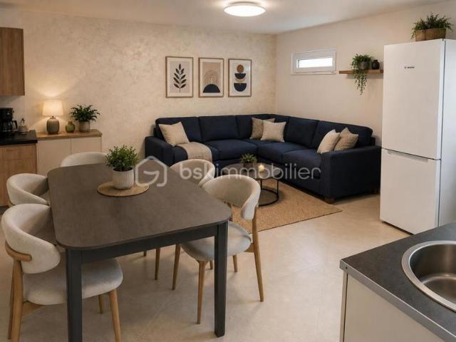 Une maison spacieuse avec un grand potentiel de 10 parkings !