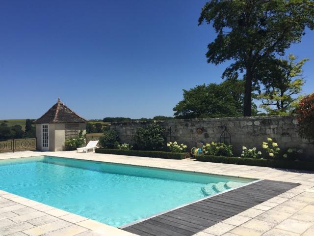 Chateau Avec Maisons D’amis Et Lac 527m² Miramont de Guyenne