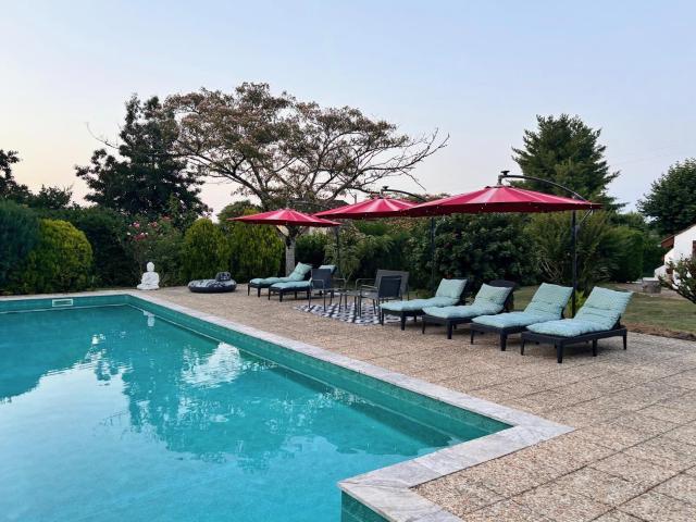 Une spacieuse villa avec piscine, située dans un magnifique. 200m² Eauze