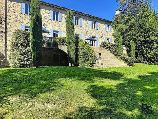 Une splendide maison de Maître et 5 logements indépendants a. 784m² Vals les Bains