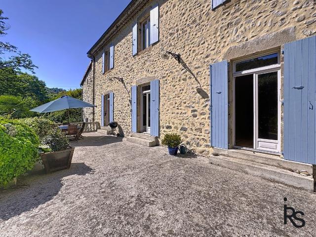 Une splendide maison de Maître et 5 logements indépendants a. 784m² Vals les Bains