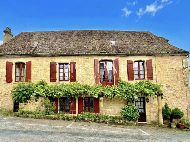 Au cœur d'un des plus beaux villages médiévaux du Périgord. 0m² Cénac Et Saint Julien