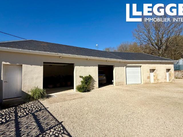 Une superbe maison familiale avec quatre chambres en suite, piscine chauffée, paddock, bois