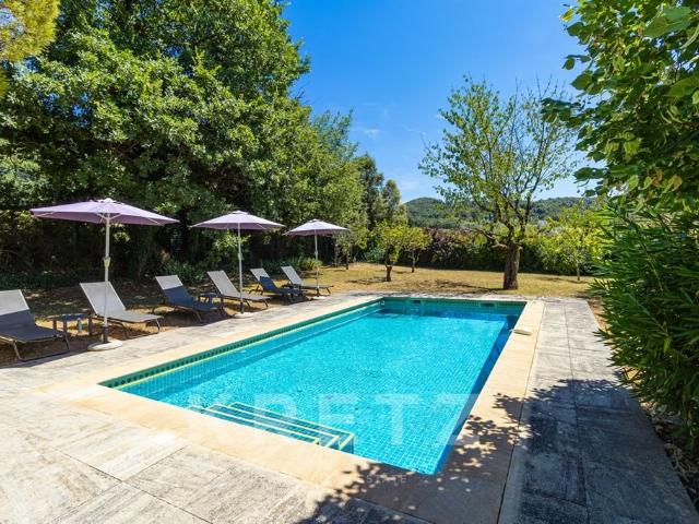 Une propriété confidentielle où la Provence se dévoile dans. 230m² Sablet
