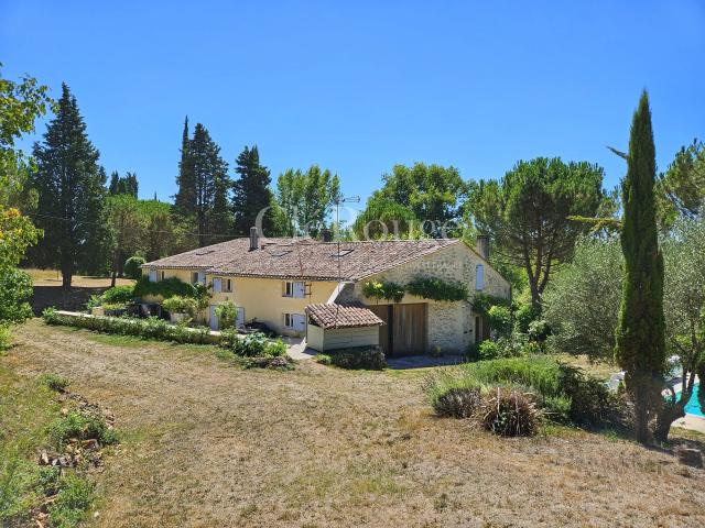 Une propriété privée dans la campagne girondine à proximité d’un charmant village