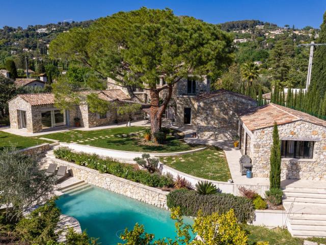 Une propriété signature au charme rare à proximité de Saint. 238m² La Colle sur Loup