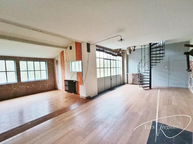 Une propriété unique entre nature, charme et grands volumes 406m² Montrésor