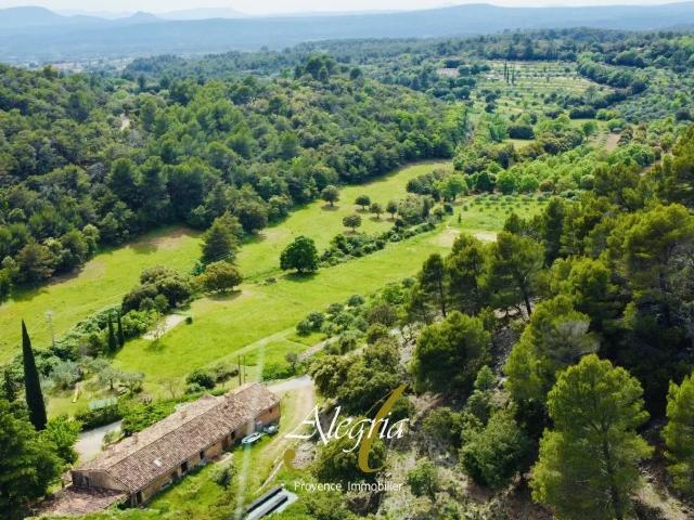 Une propriété vivante, rare et inspirante pour projets agric. 505m² Aups