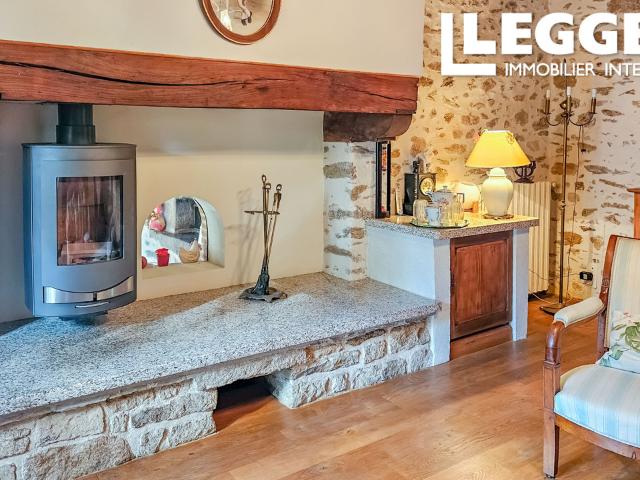 Une Rareté: Magnifique Propriété de Campagne au Charme Authentique avec Plus de 2 Ha de Terrain Naturel Privé