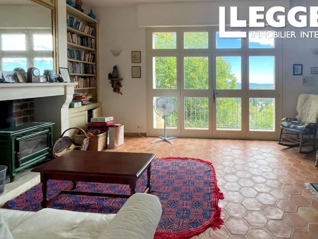 Une vieux mas avec une vue magnifique, située à quelques pas du centre de Seillans