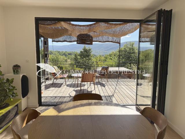 Une villa contemporaine en bois et acier en position dominan. 200m² Malemort du Comtat