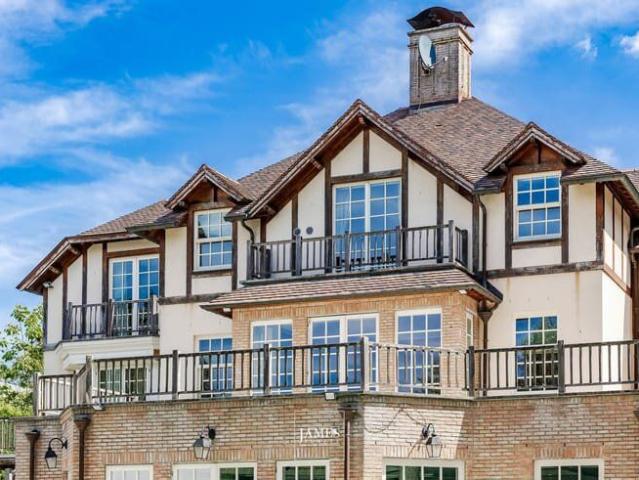 Une villa avec piscine intérieure quartier Prince d'Orange