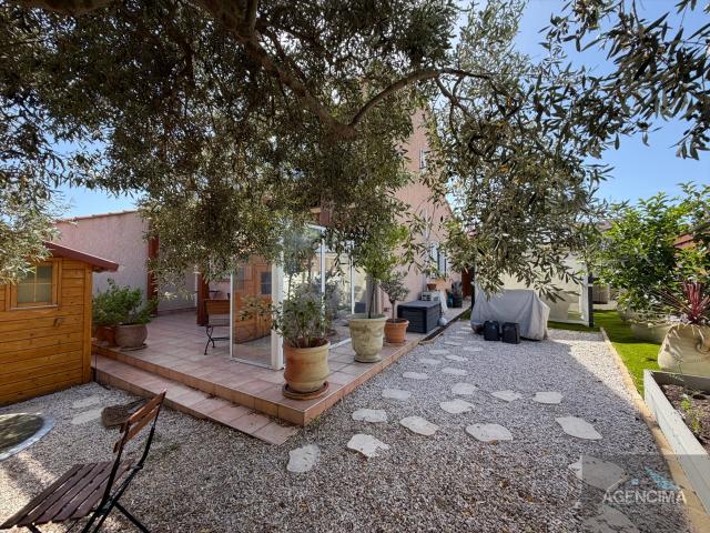 Une villa d'exception, idéalement située à deux pas du centr. 105m² Marseillan