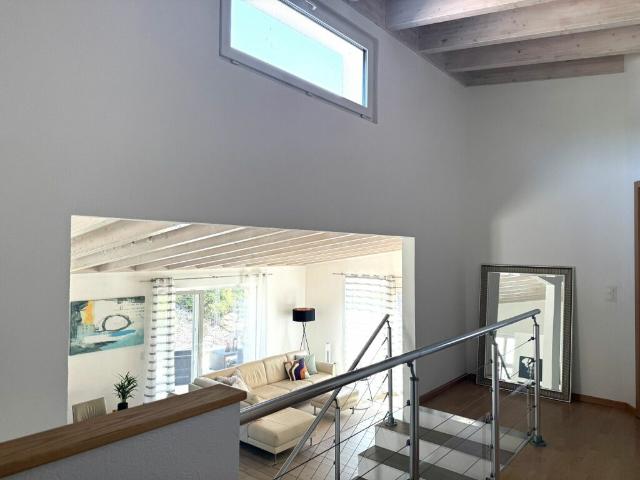 Une villa de 208 m² pleine de charme et de caractère, loin des constructions standardisées, sur un magnifique terrain arboré