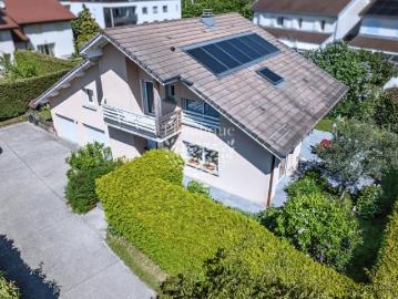 Une villa familiale où il fait bon vivre, au fil des saisons