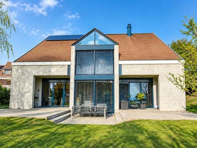 Une villa familiale généreuse et lumineuse, libre de suite