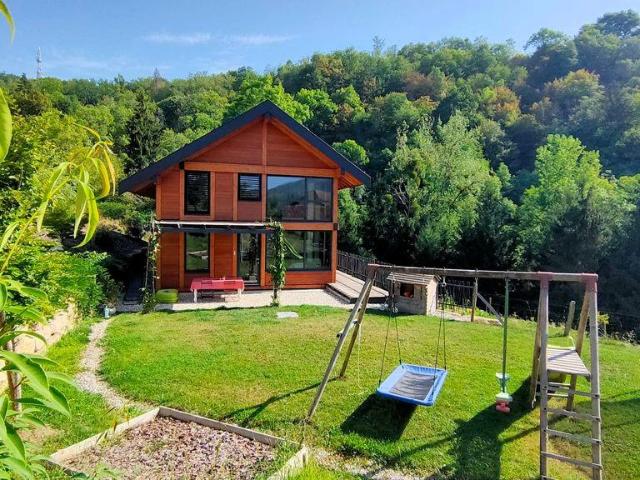 Une villa neuve dans un écrin de verdure à 2 pas du lac et des plages