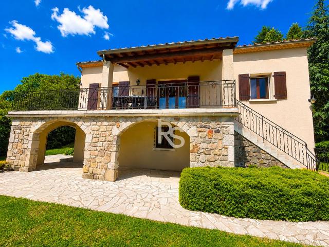 Une villa traditionnelle de 172 m2 avec une très jolie vue e. 172m² Rocles