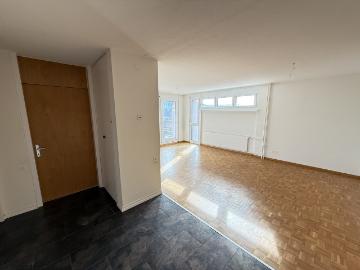 Le Locle, Bezirk Locle - Terrasse, Parkplatz