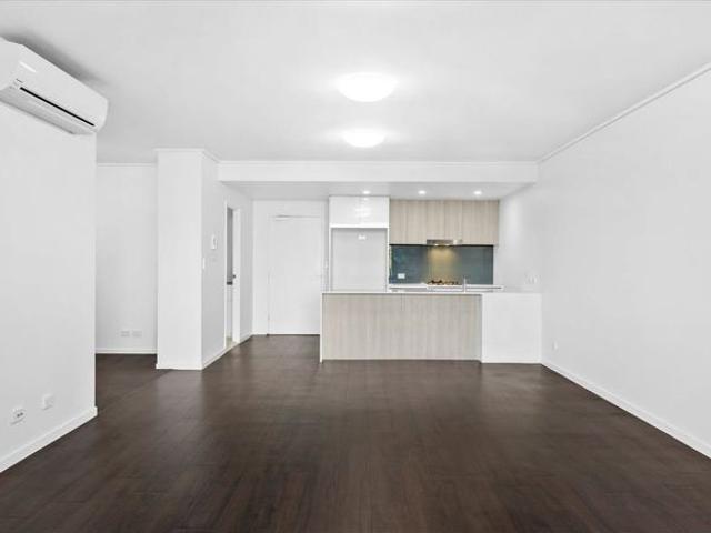 Unfurnished 1 Bed 2 Bath plus open study Apartment in Prime Robina