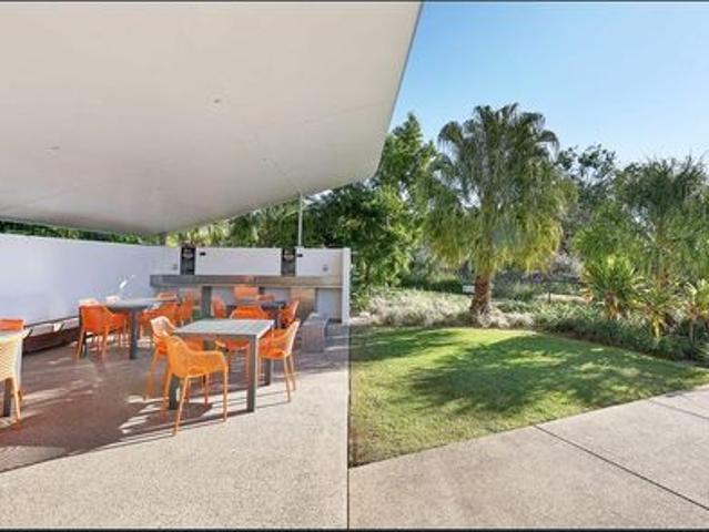 Unfurnished 2 Bedroom 2 Bathroom plus multi purpose room Apartment in the Heart of Robina