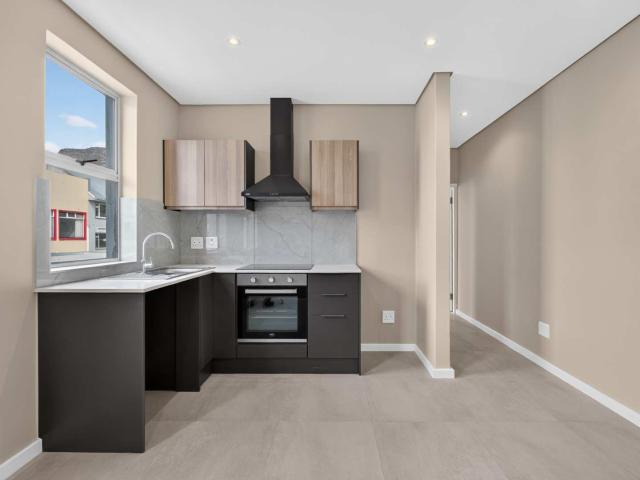 UNFURNISHED 1 BEDROOM APARTMENT TO RENT IN FISH HOEK | WALK TO THE BEACH | STREET PARKING | MOUNTAIN VIEWS