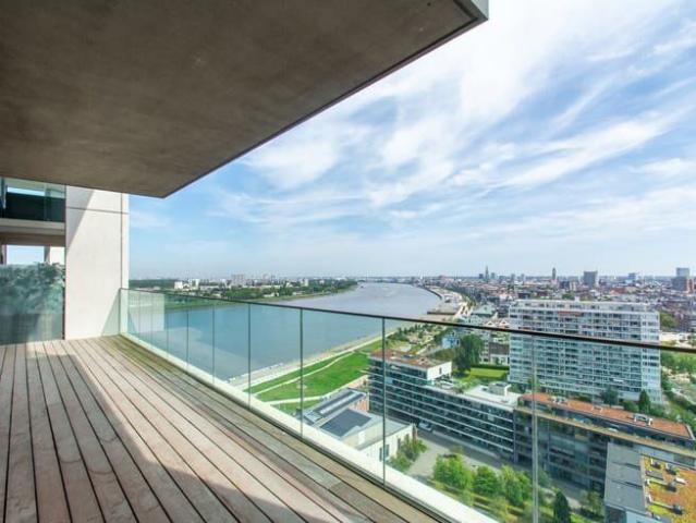 Unfurnished 1 bedroom apartment with Scheldt view