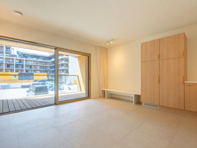 Unfurnished 1 bedroom app. with beautiful terrace