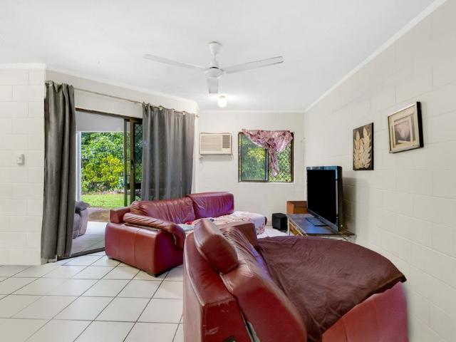 UNFURNISHED 1 BEDROOM UNIT ONLY 10 MINUTES FROM THE CBD!