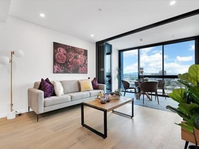 UNFURNISHED 2 Bed 2 Bath 1 Car apartment LEASED