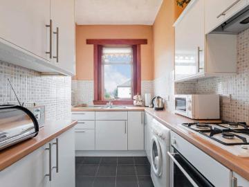 Unfurnished 2 Bed Cottage Flat