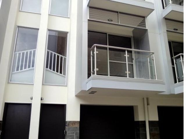 Unfurnished 2 Bedroom 1.5 Bathroom Townhouse in City for Rent !