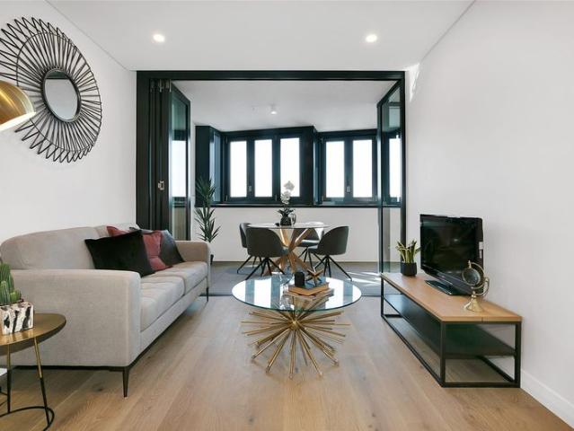 UNFURNISHED 2 BEDROOM 2 BATH APARTMENT
