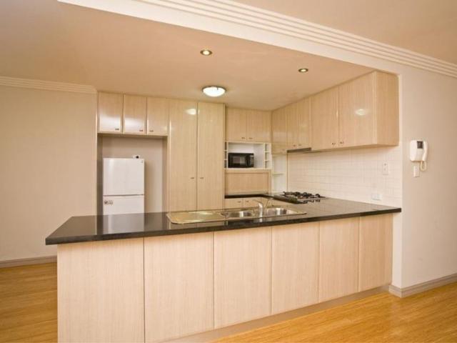 Unfurnished 2 bedroom Apartment in Boutique Complex with 2 Car Bays Plus Storeroom
